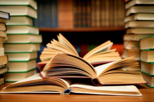 Сингапурцев начали материально поощрять за чтение книг по 15 минут в день