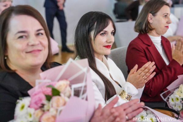 Елена Колеснева приняла участие в мероприятии, посвященном Дню матери, в Могилеве